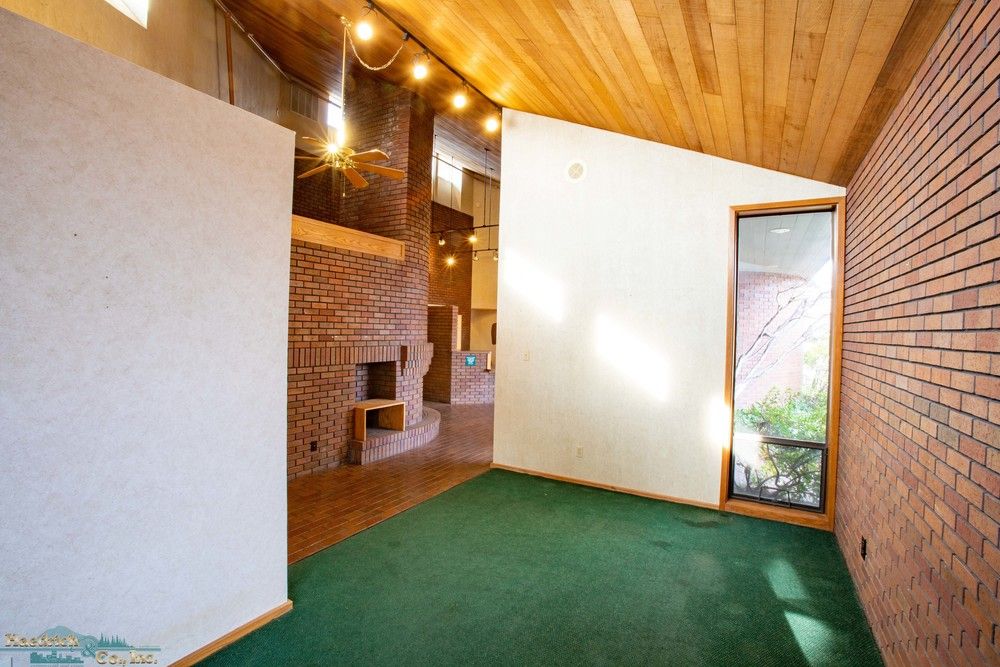Medical Office Building - Clairmont Doctors Park: 2650 Edith Ave, Redding, CA 96001